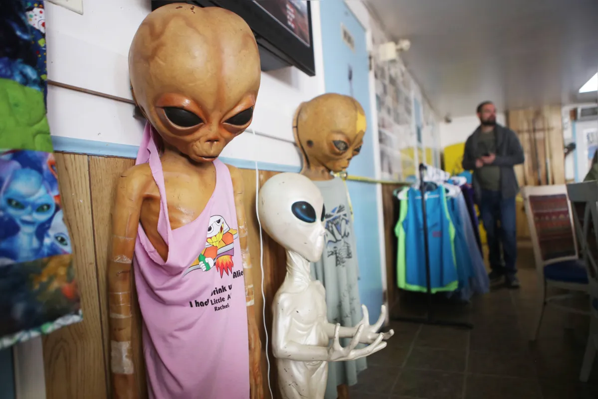 Loja se prepara para receber visitantes na Área 51