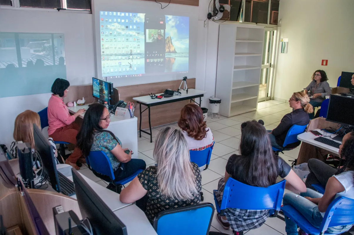 Sesc Londrina Centro criou o curso de formação para youtubers, orientando os alunos desde a produção até a divulgação