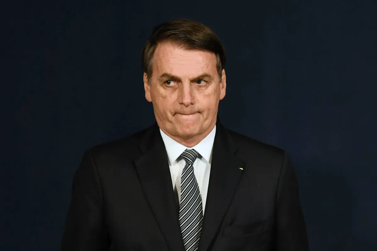 Imagem ilustrativa da imagem 'Querem me derrubar? Tenho couro duro', diz Bolsonaro sobre relação com imprensa