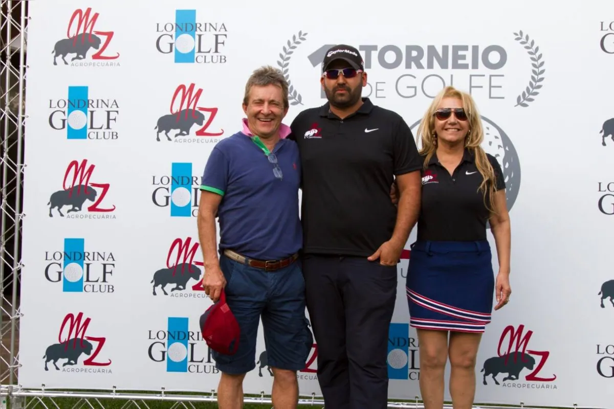 O presidente do Londrina Golf Club, Antonio Donizete de Sá, Renato Alves e a anfitrã Maria Zélia de Oliveira  