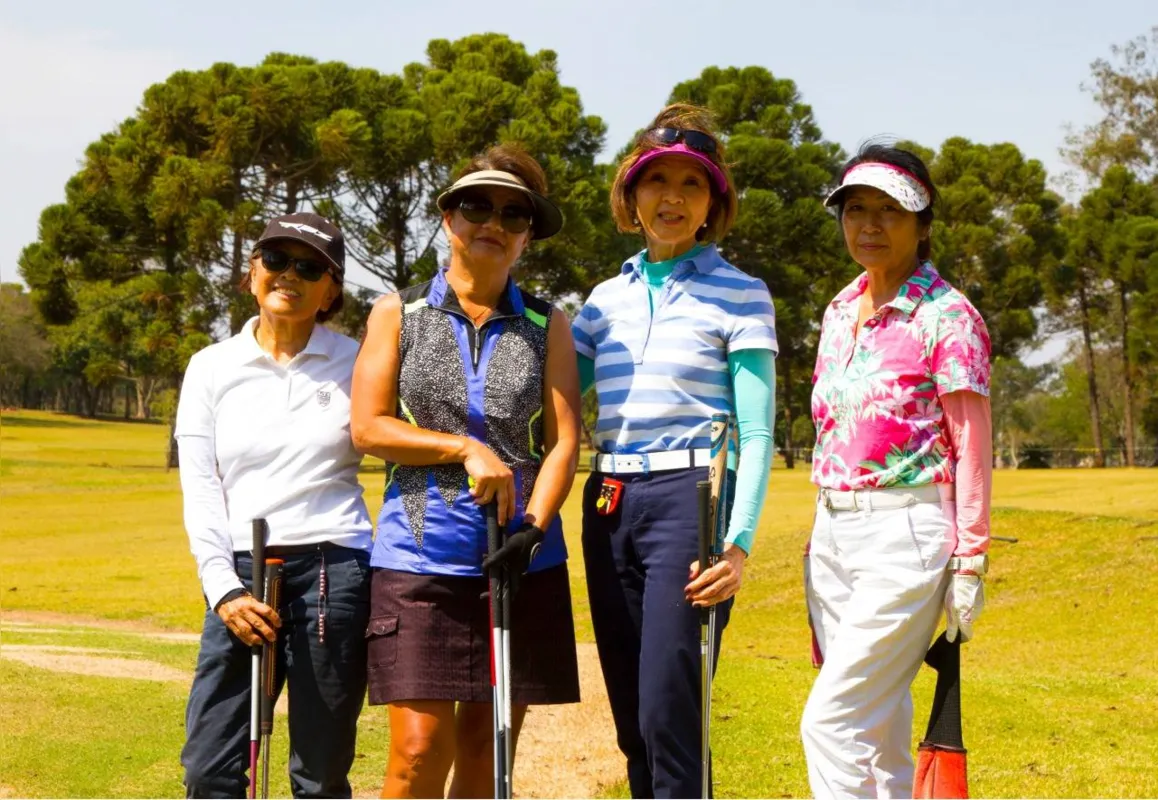 As golfistas Neide Fukuda, Lucia Tomita, Tereza Kimura e Miriam Matsuda  
