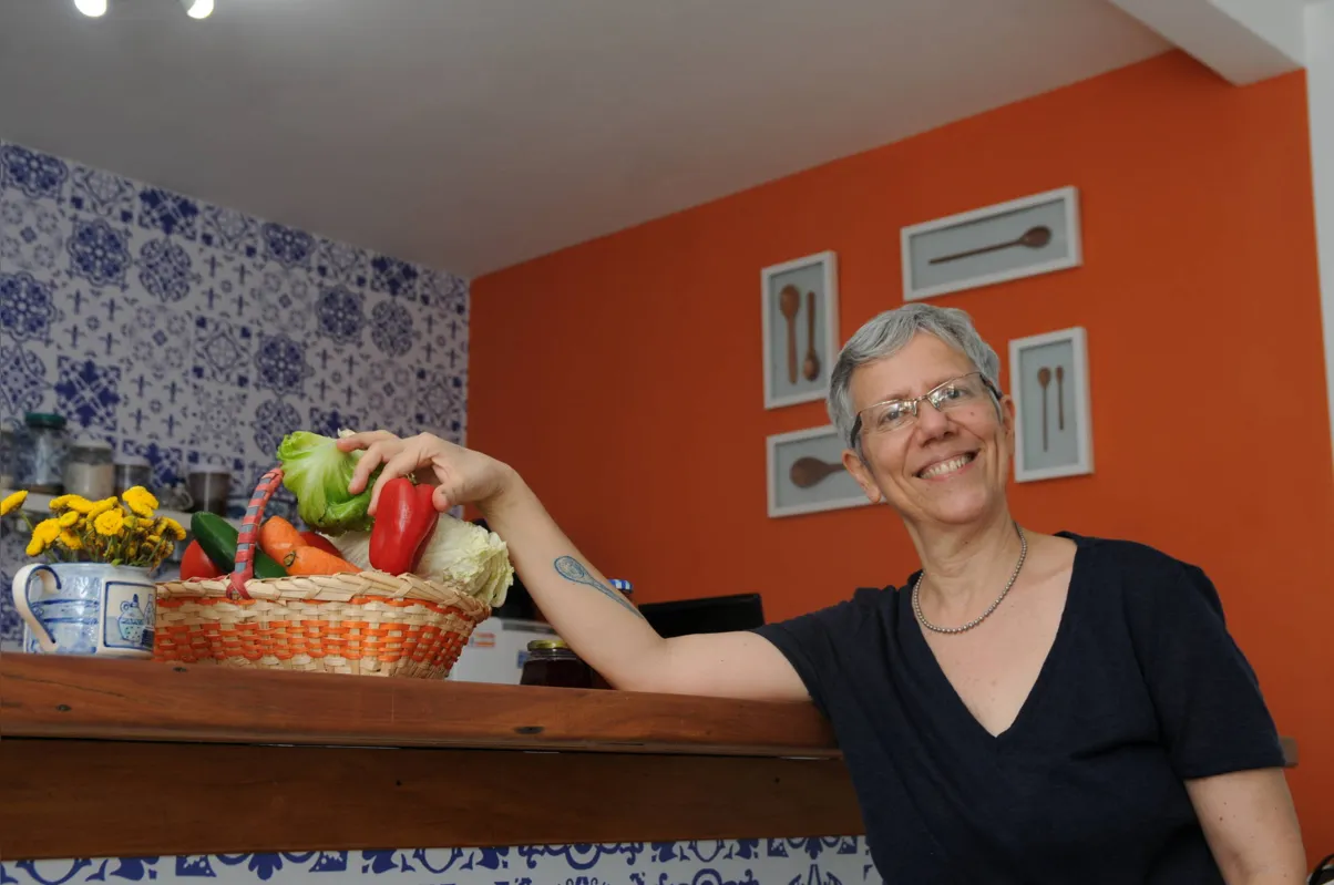 Valéria Mortara, nutricionista: "É o conjunto que comemos que fará uma boa alimentação. Comparando,  dá pra dizer que não adianta usar uma calça boa de marca se o resto da roupa está suja e amassada.”