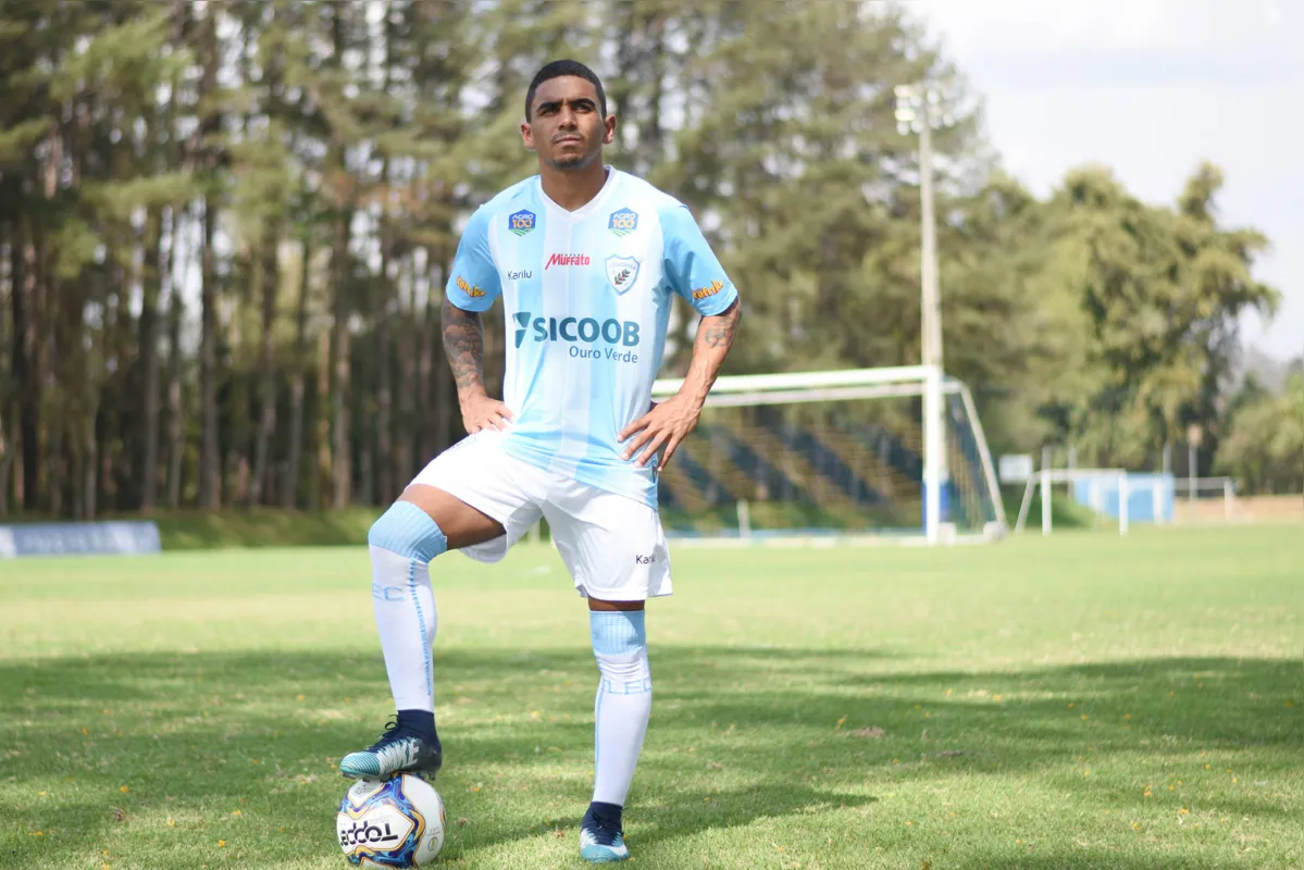 Matheuzinho foi oficializado como novo reforço do LEC e estreia no sábado