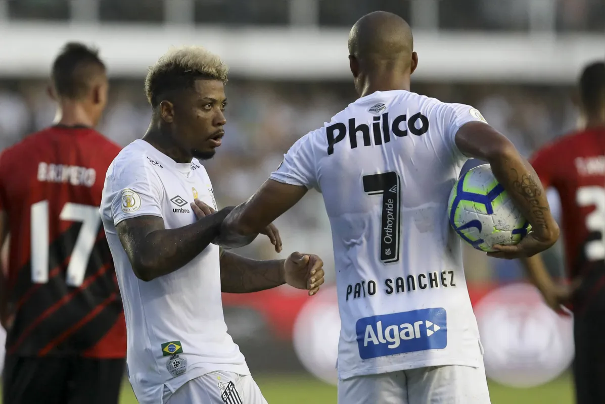 Imagem ilustrativa da imagem Santos empata com misto do Athletico e Flamengo dispara