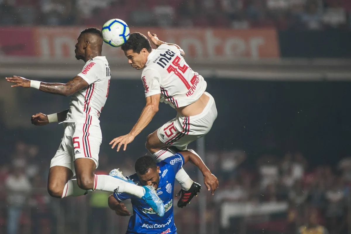 Imagem ilustrativa da imagem São Paulo sai atrás, arranca empate com o CSA no Morumbi e segue fora do G4
