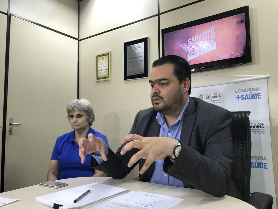 Sônia Fernandes e Felippe Machado enfatizam a importância da vacinação contra o sarampo 