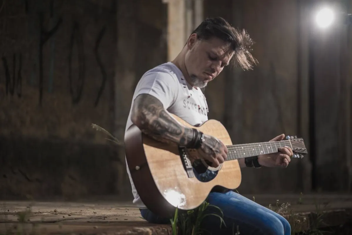Fábio HZ: músico promete ao público grandes emoções com hits de Bon Jovi e suas super baladas