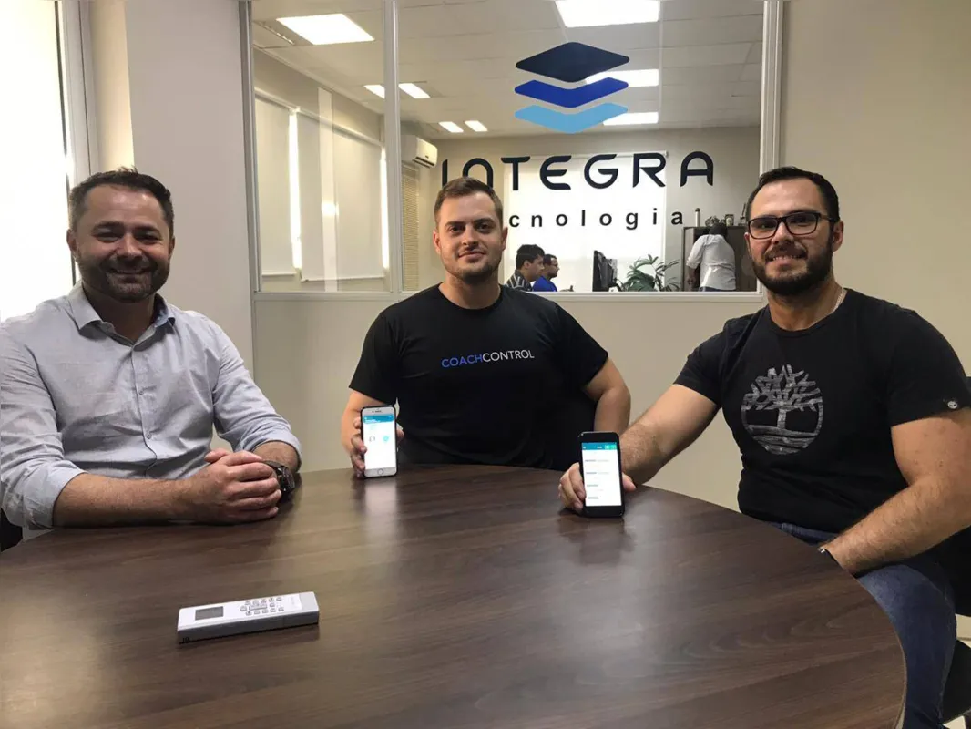 Elder Klein, da Integra Tecnologia, Marcos Henrique Klein e Thiago Henrique Luz, da CoachControl: aplicativo para coaches de crossfit