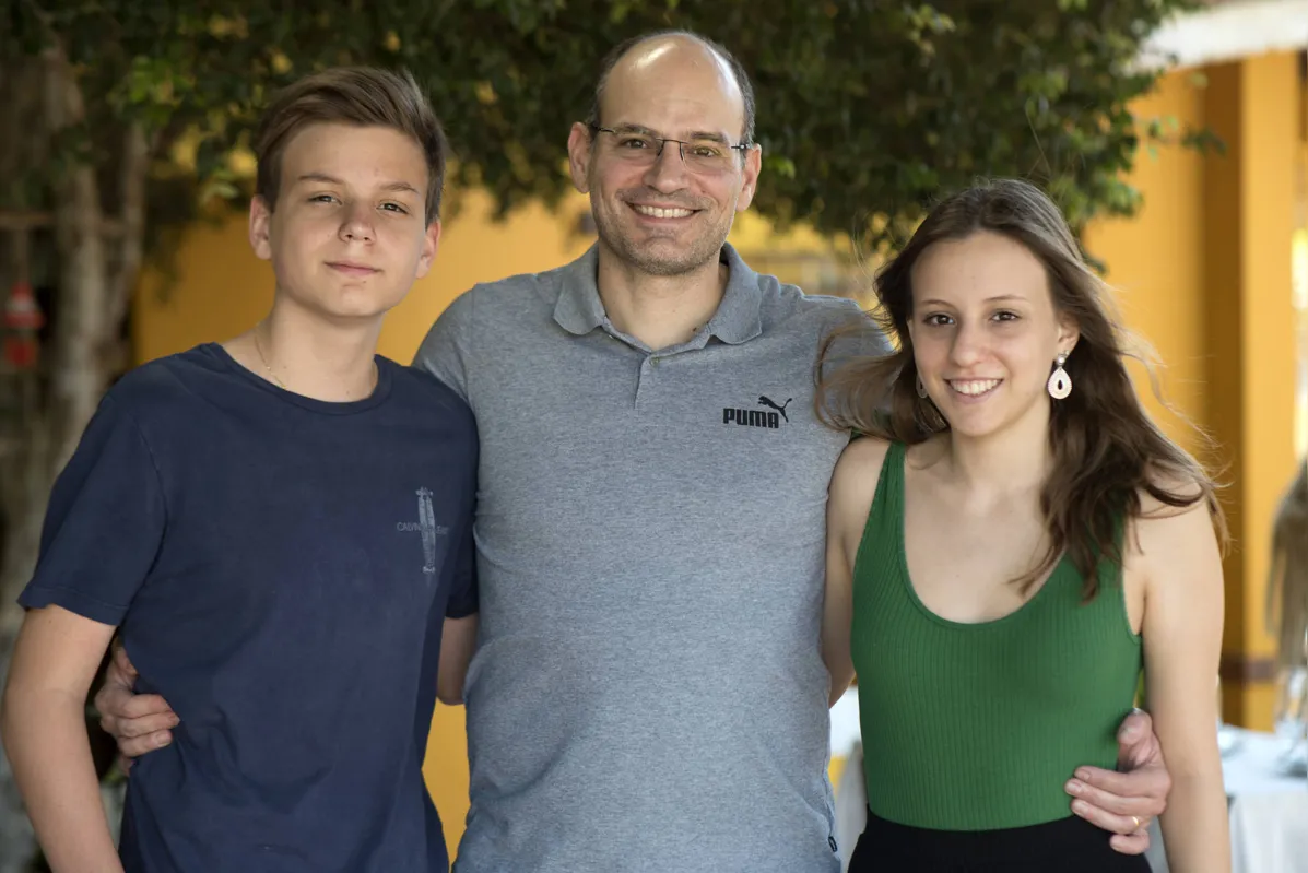 Marcus Vinícius com os filhos Daniel e Julia