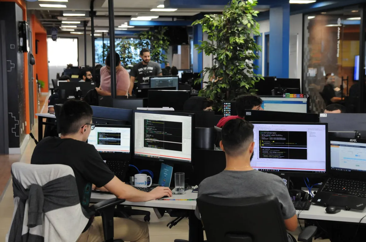 Maringá conta hoje com 400 empresas ligadas à TI que empregam 5 mil profissionais e estão em busca de mais mão de obra especializada