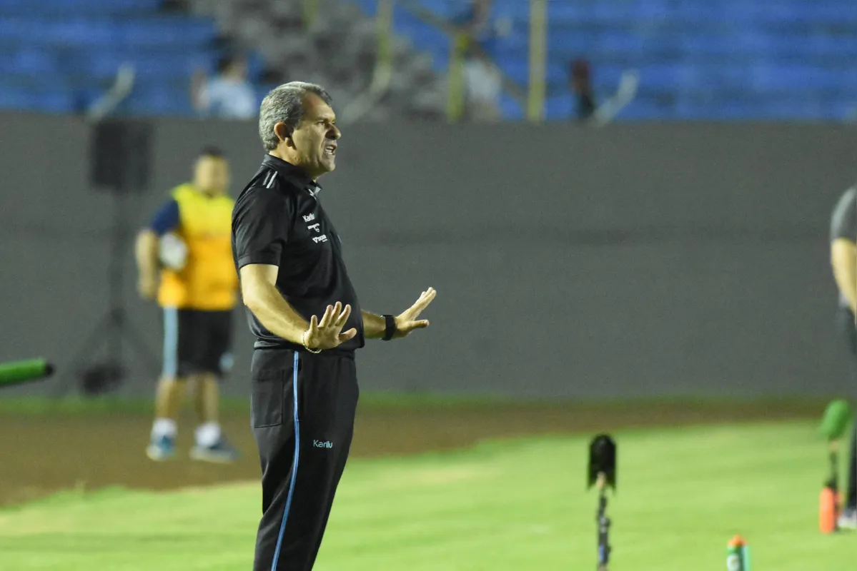 Imagem ilustrativa da imagem Tencati deixa o LEC após sete derrotas em oito jogos