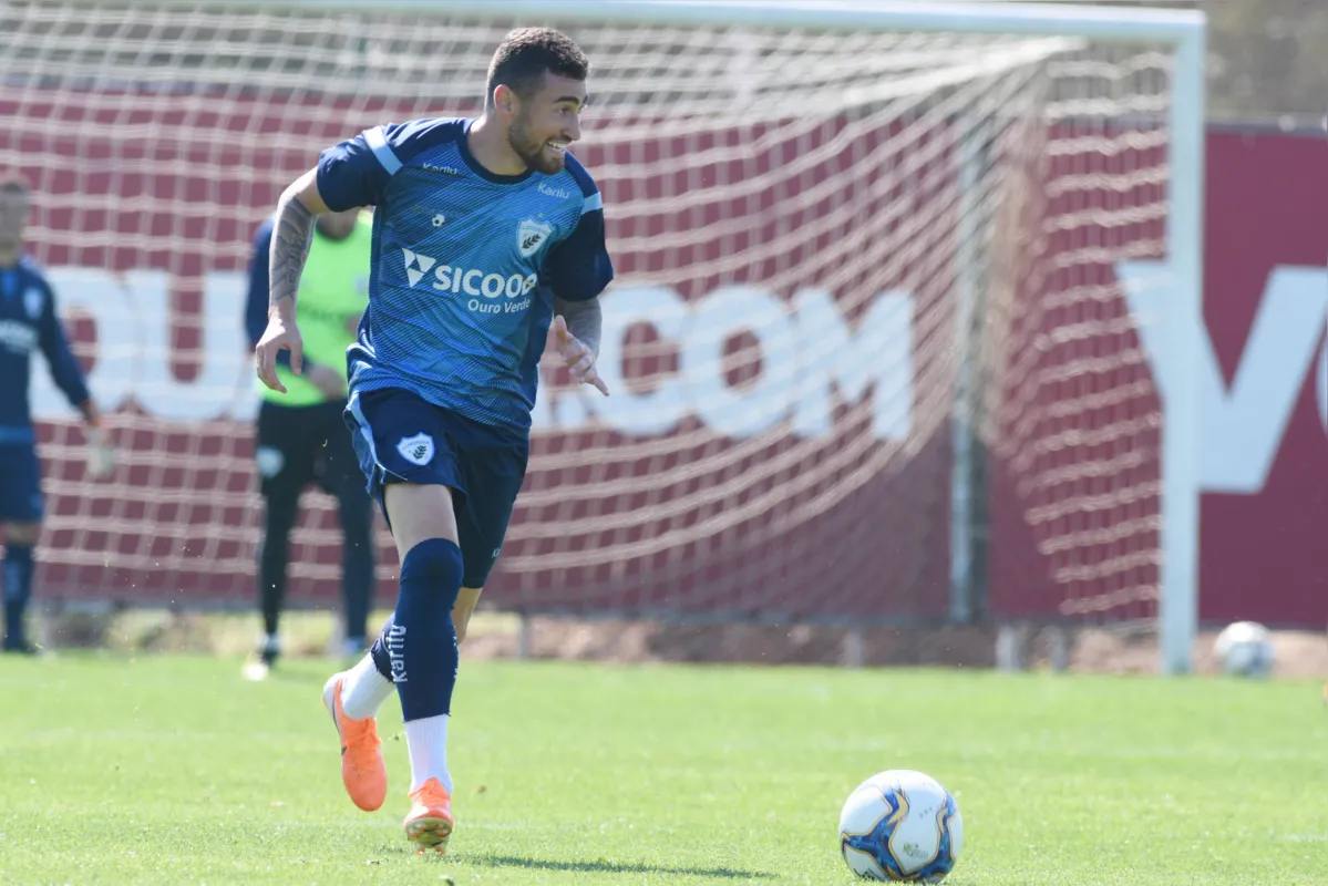 Suspenso contra o Coritiba, Moccelin pode reaparecer no ataque diante do Bragantino