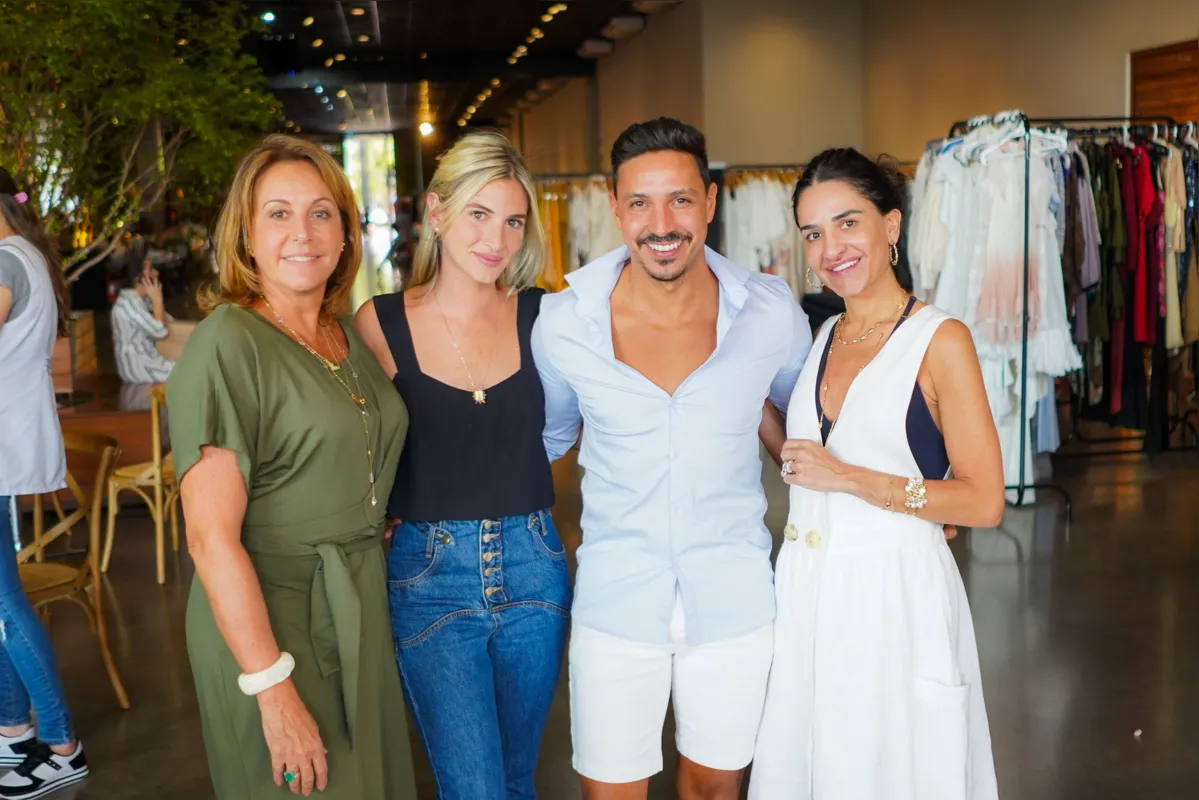 Na linha de frente do bazar, Patrícia Schietti, Camila Briote, Nando Freitas e Renata Chineze