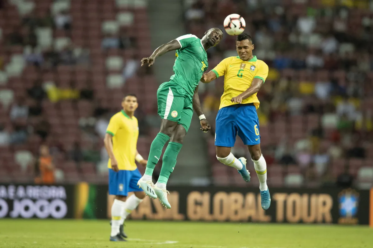 Imagem ilustrativa da imagem Tite lamenta rendimento e diz que seleção ‘jogou e competiu menos do que pode’