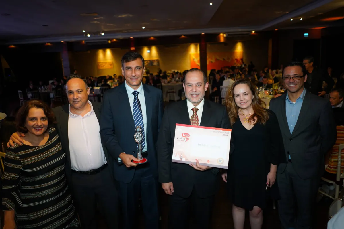 O superintendente do Grupo Folha José Nicolás Mejía, Adriana De Cunto, Marcos Santos, Carlos Maistro, Daniela Alves de Souza e Ayrton Nogueira: Folha de Londrina (Jornal)