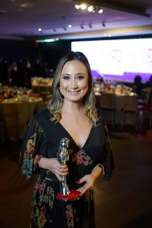 Mirian Ariyoshi: Fátima Martins (Salão de beleza)