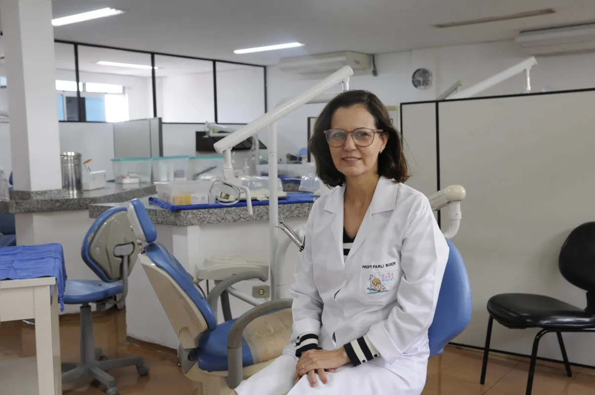 Cássia Silene Dezan Garbelini, da Bebê Clínica: "Tentamos descobrir no exame clínico, na conversa com os pais, quais os fatores que estão ocasionando o bruxismo"