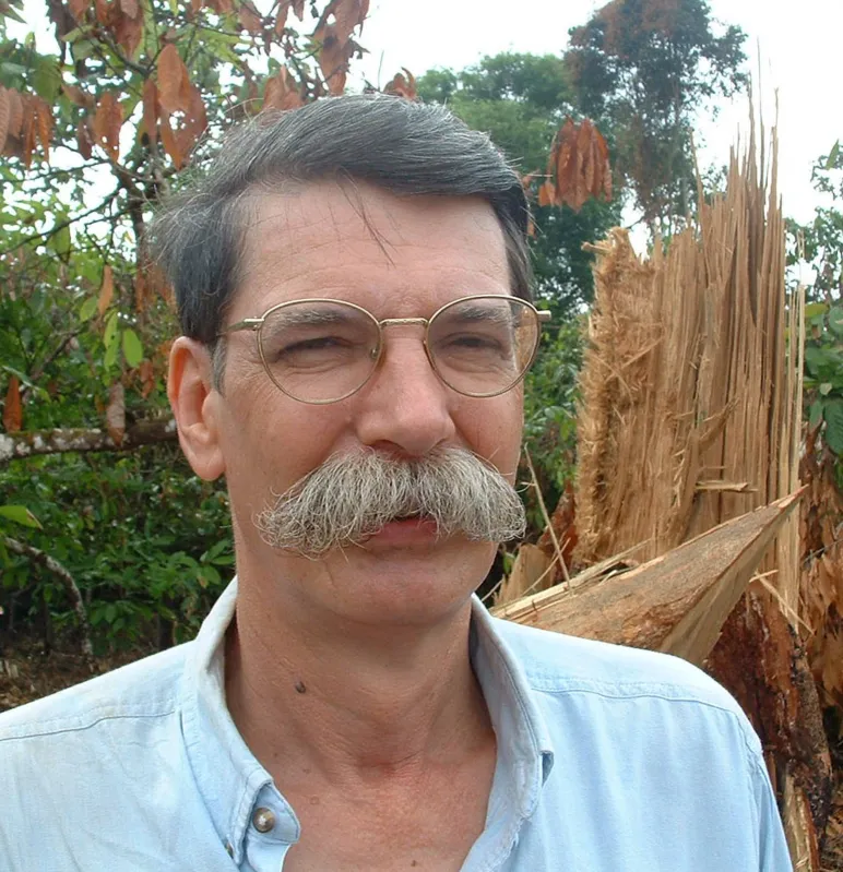 Philip Fearnside afirma que queimadas na Amazônia podem piorar crise hídrica e gerar ciclones no Paraná