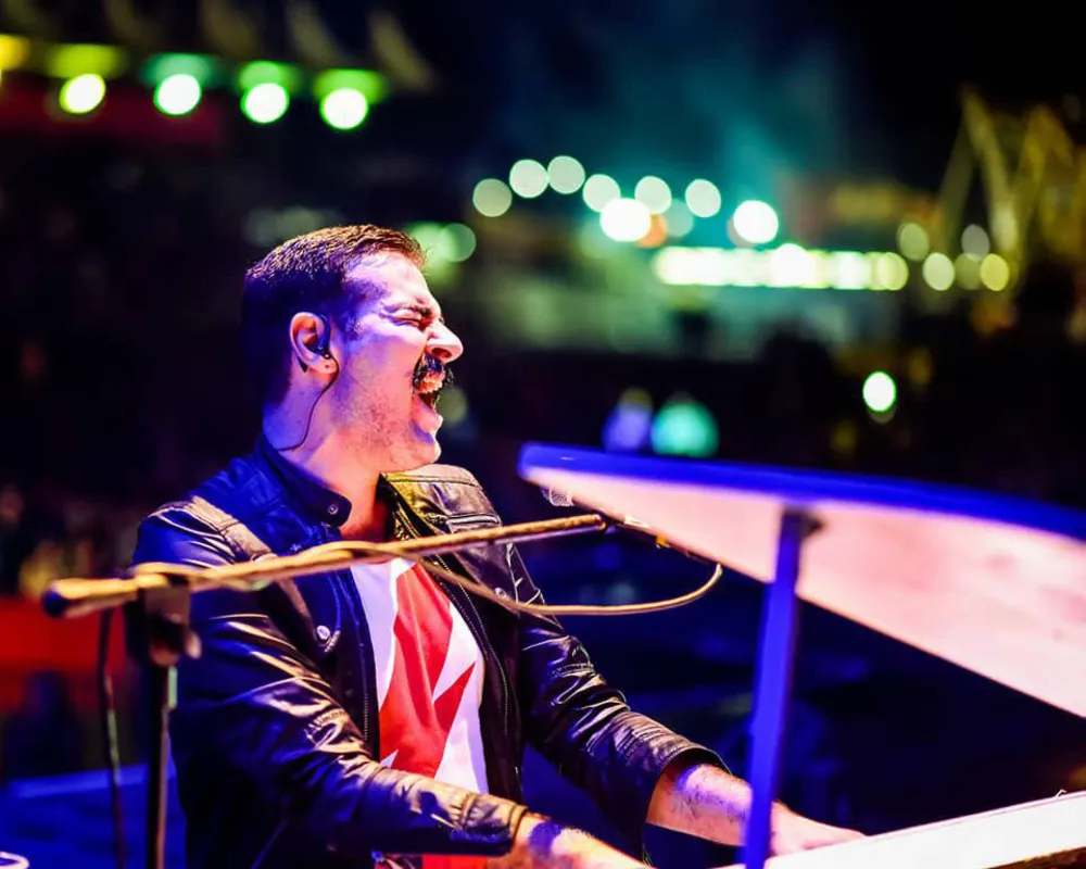 Espetáculo reproduz figurinos e técnicas vocais usadas por Freddie Mercury e a banda