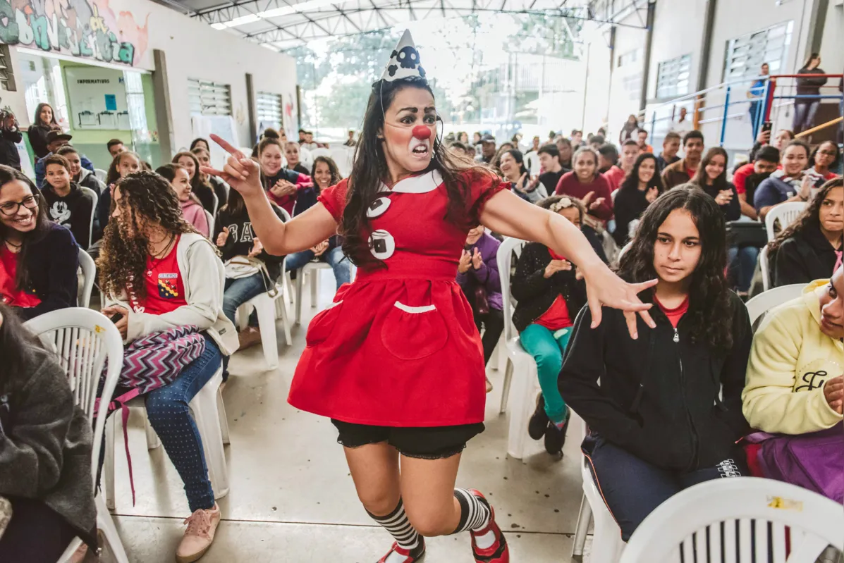 Daniela Pezenti em ação na palhaçaria: rompendo preconceitos numa área que sempre foi dominada pelos homens