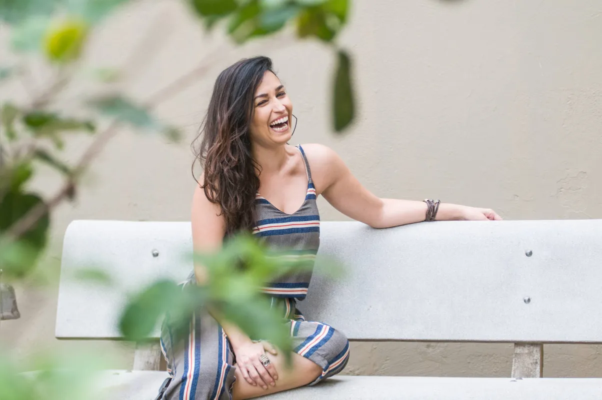 A atriz Daniele Pezenti afirma que "as mulheres ainda precisam lutar contra a imagem idealizada de precisamos ser sempre meigas, delicadas e parecidas com uma princesa"