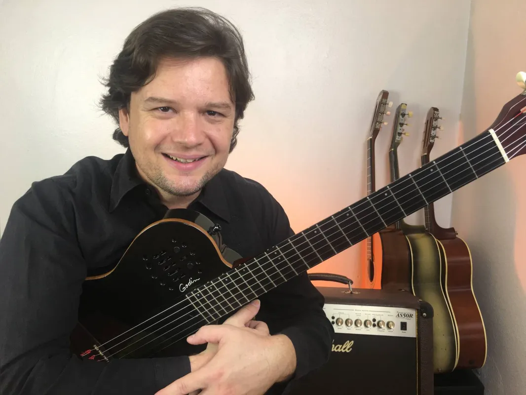 Rodrigo Munhoz: violonista londrinense faz show no Sesi/ AML com repertório diversificado