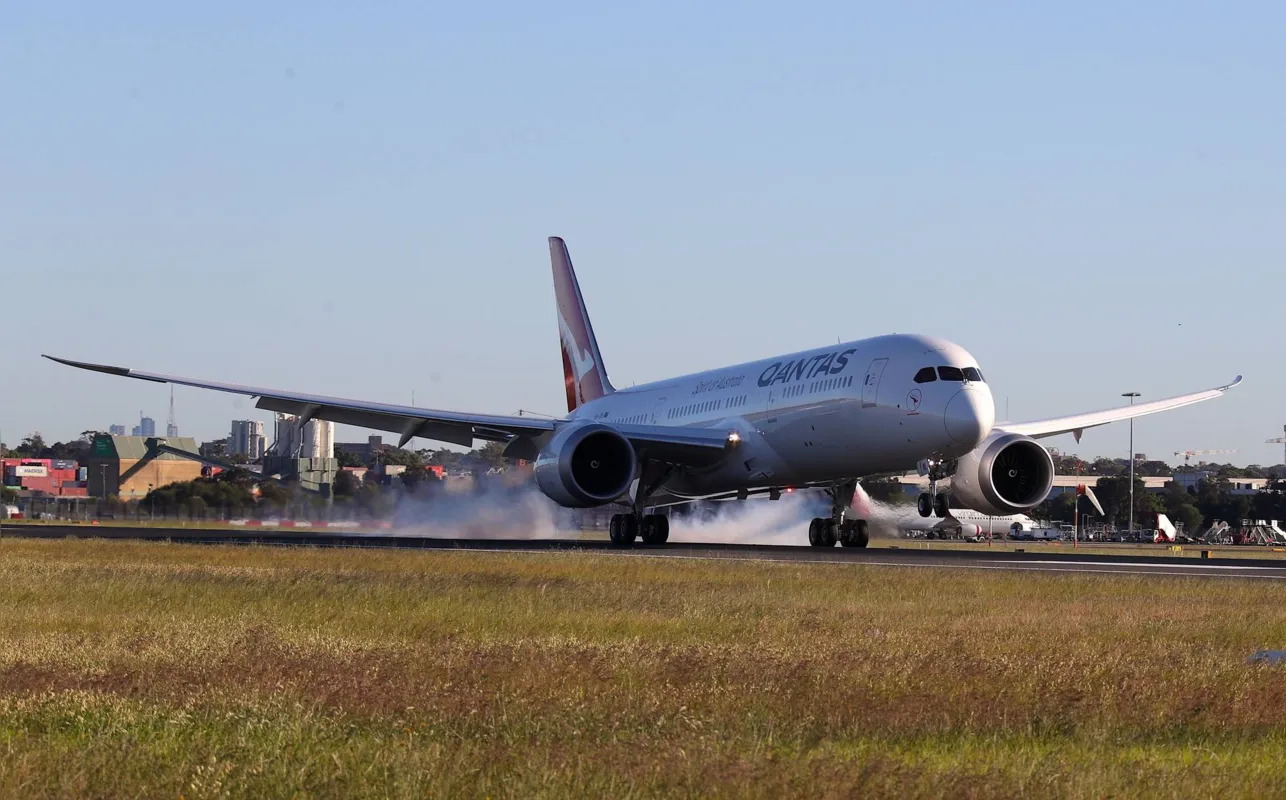 Avião decolou em Nova York e pousou em Sidney após 19 horas e 16 minutos 