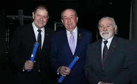 No Baile dos 61 anos do Iate
