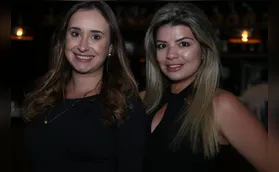 Reunião movimentada das mulheres do Beach Tennis
