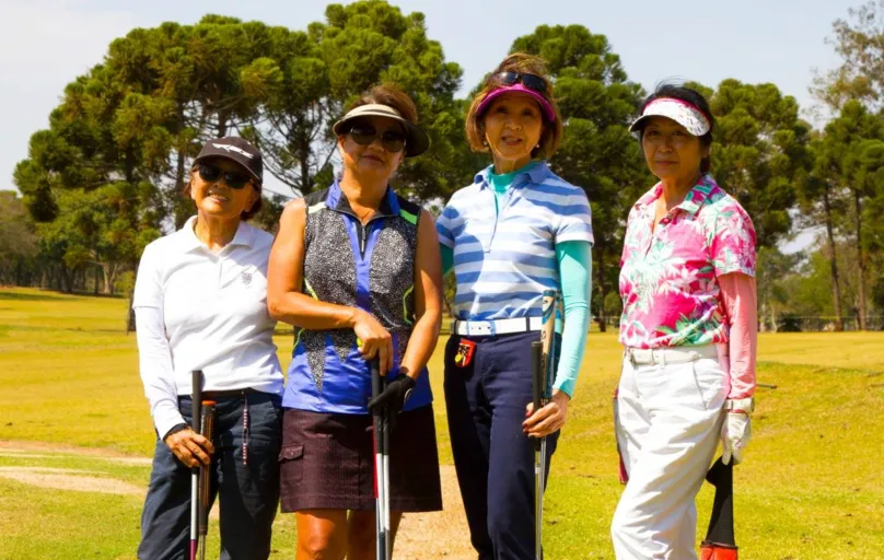 As golfistas Neide Fukuda, Lucia Tomita, Tereza Kimura e Miriam Matsuda  
