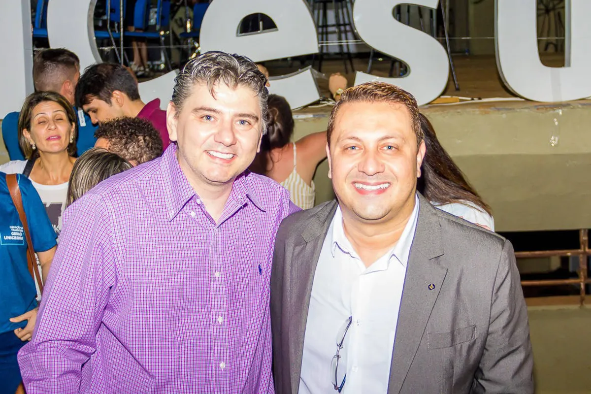   O diretor do campus de Londrina da Unicesumar, Carlos Vici, e o maestro Davi Oliveira  