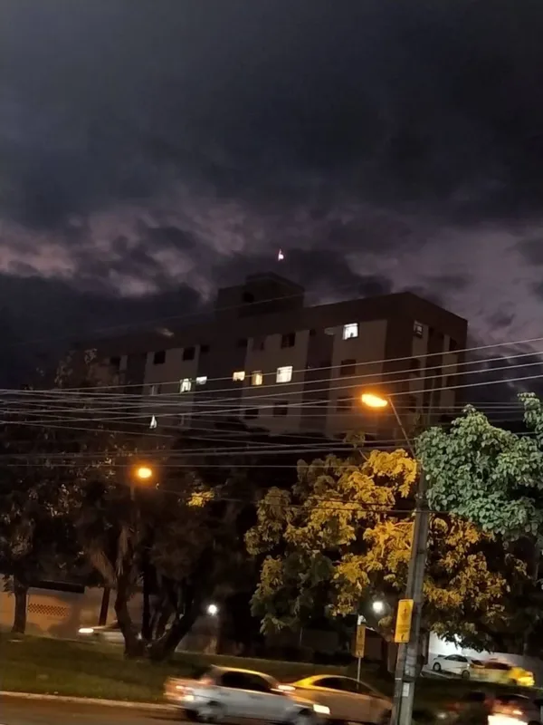 Imagem ilustrativa da imagem A CIDADE FALA - Céu nublado