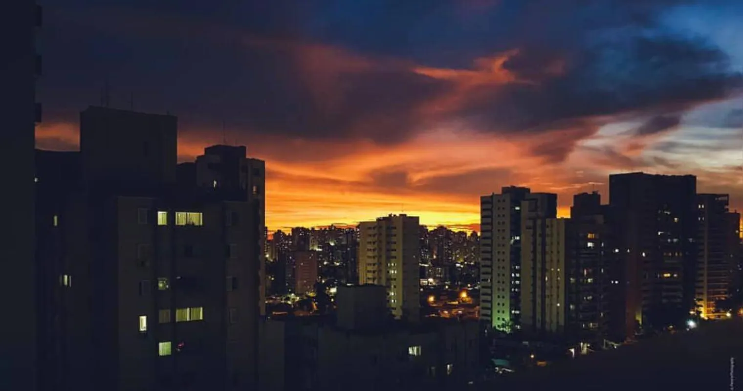 Imagem ilustrativa da imagem A CIDADE FALA - 'Entardecer em Londrina'