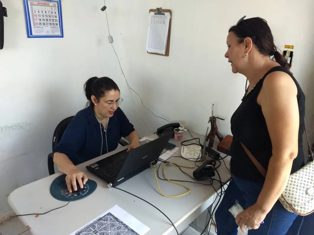 Atendimento para localizar túmulos no cemitério São Pedro demorava alguns segundos.