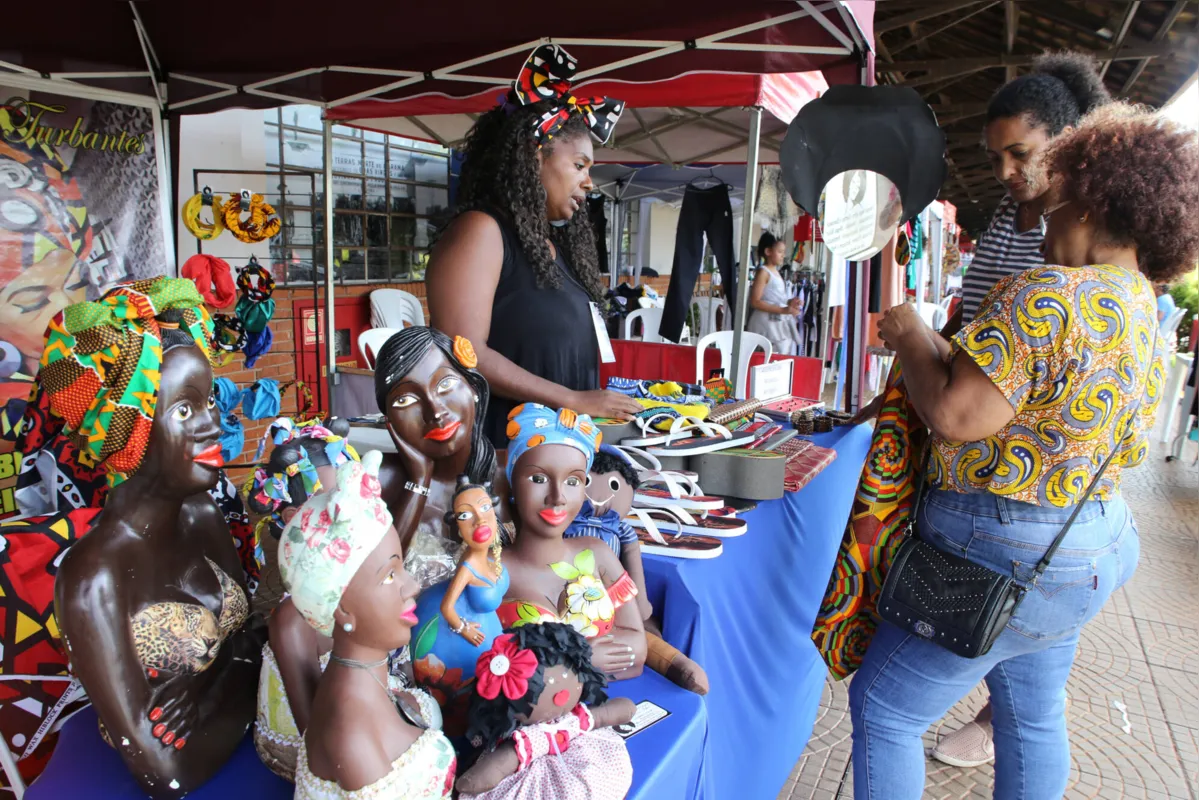 Feria Afrocriativos contou com 25 expositores de produtos e serviços vinculados à cultura afro