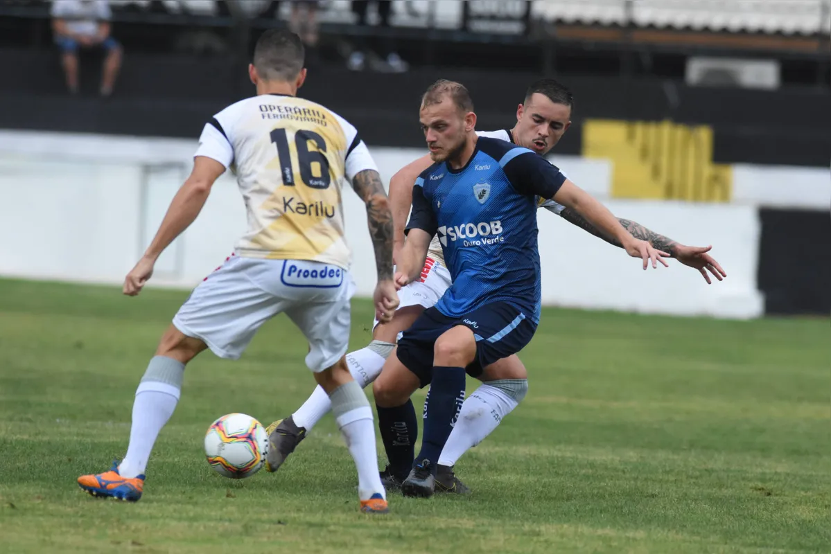 Volante Júlio Rusch foi a novidade entre os titulares do LEC no jogo-treino com o Operário