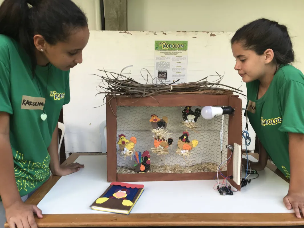 Karoline dos Santos e Ana Neves: sistema pode ser utilizado por pequenos produtores familiares  