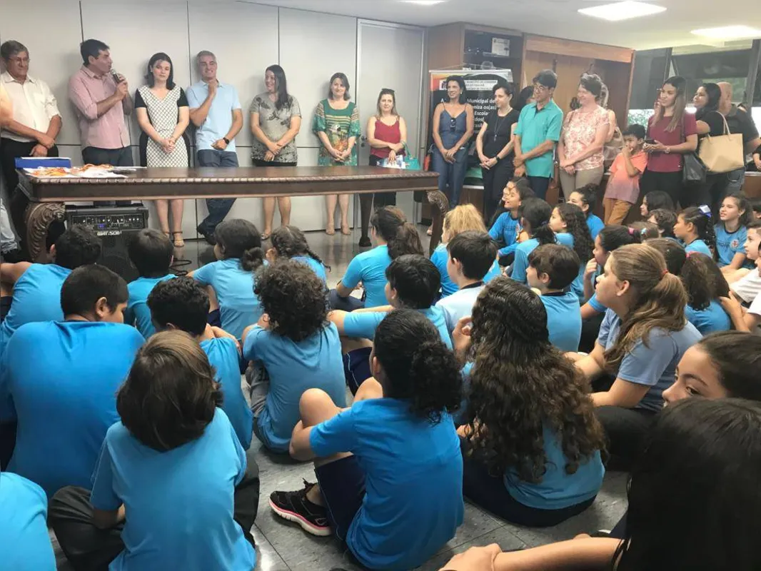79 crianças da rede municipal de ensino receberam medalhas da XXII Olimpíada Brasileira de Astronomia e Astronáutica