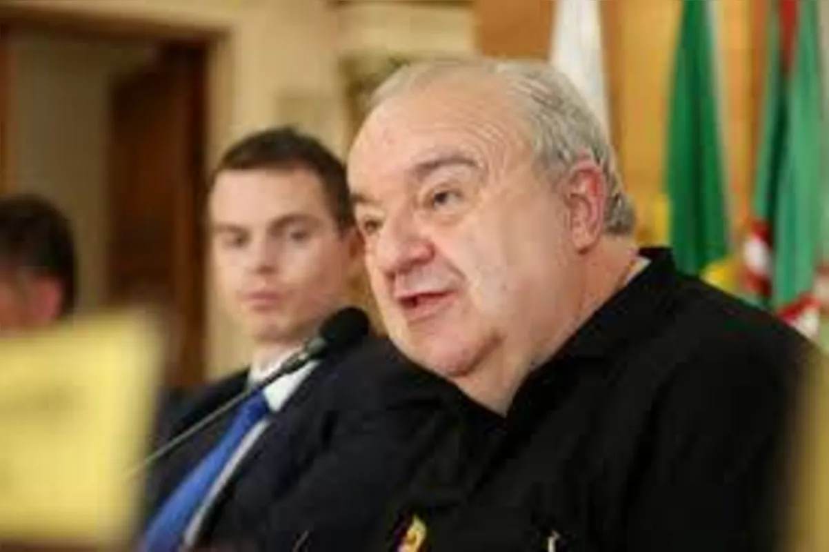 Imagem ilustrativa da imagem Após cirurgia, prefeito de Curitiba deixa UTI de hospital