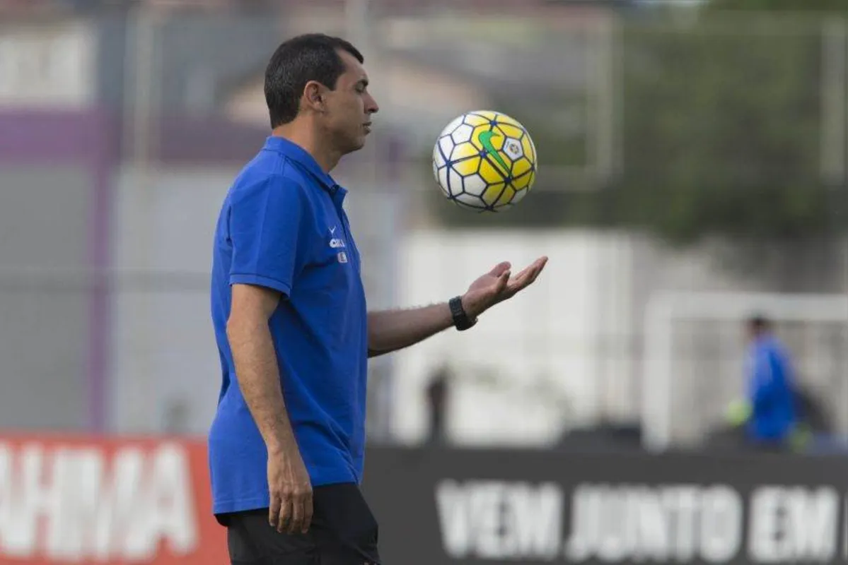 Imagem ilustrativa da imagem Após goleada no Maracanã, técnico Fábio Carille deixa Corinthians