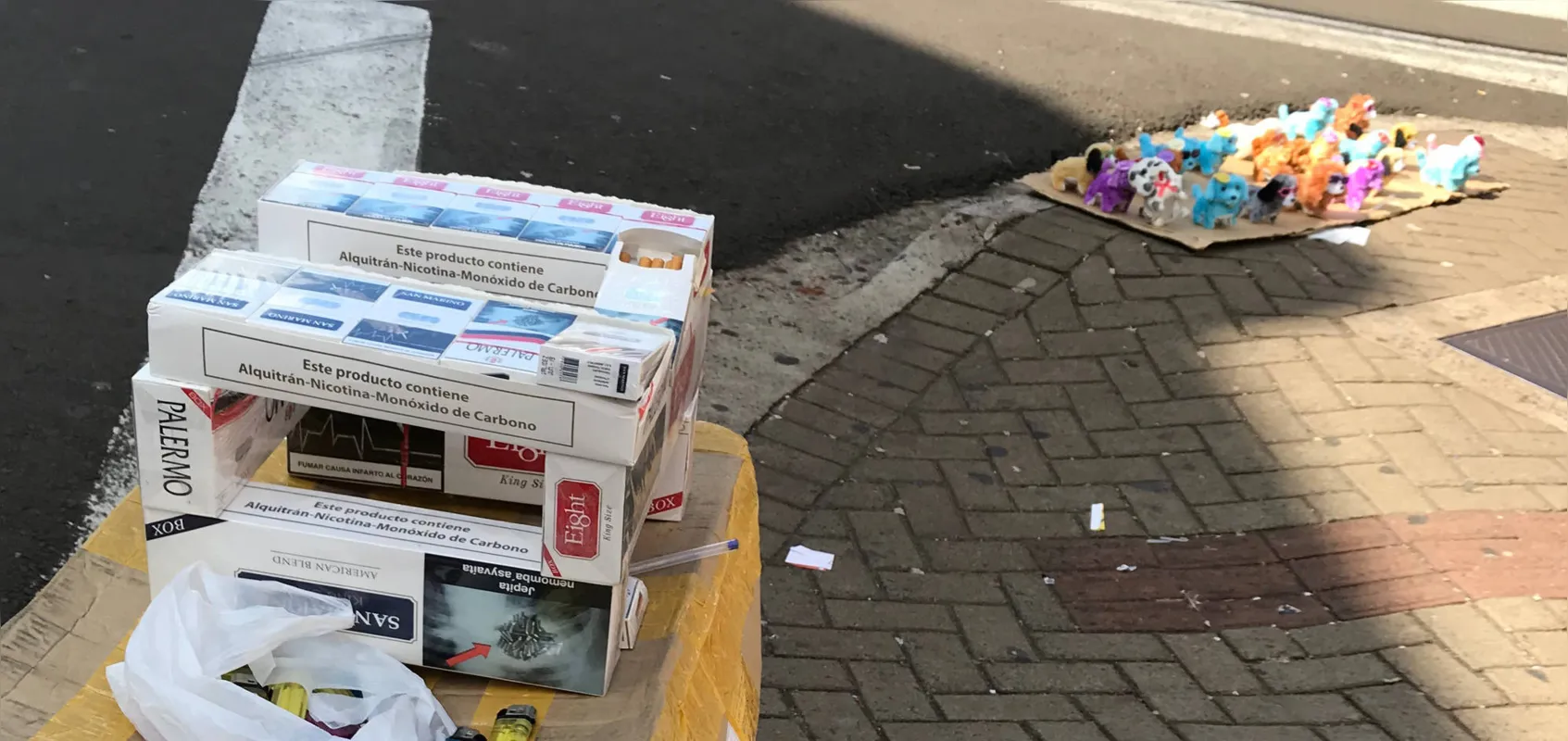Para a polícia, o contrabando afeta a saúde pública por ofertar produtos mais nocivos com preços menores em relação aos encontrados no mercado