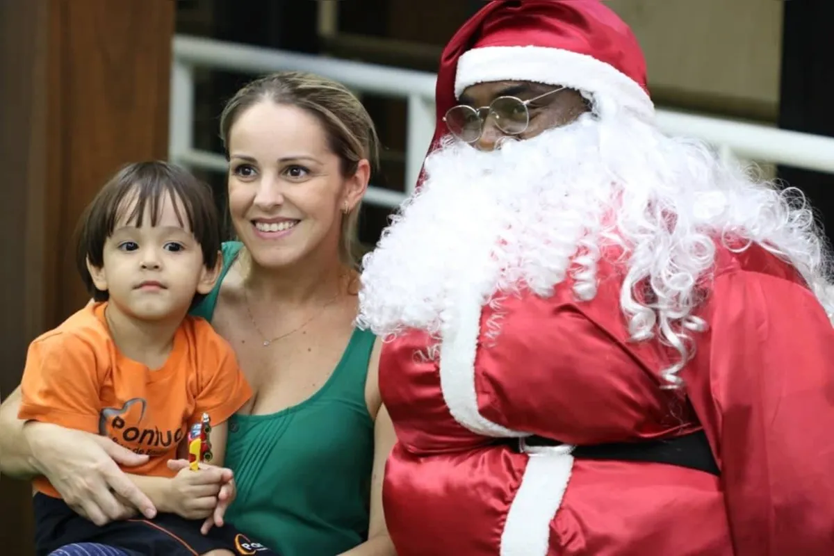 Théo Marin, Andréa Marin  com Papai Noel


