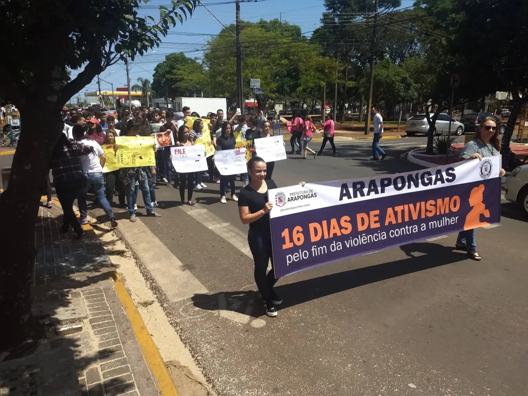 Imagem ilustrativa da imagem Arapongas realiza passeata pelo fim da violência contra as mulheres