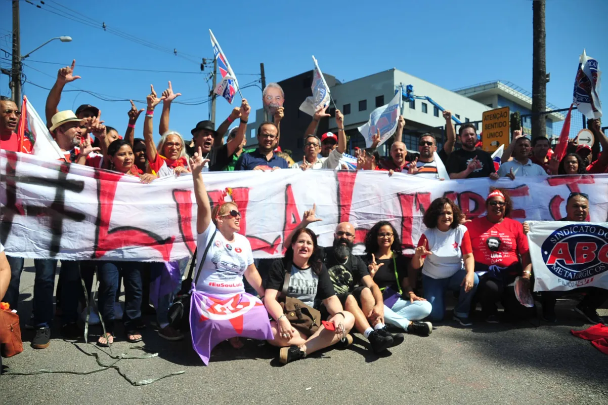 Imagem ilustrativa da imagem Atos políticos em várias cidades marcam aniversário de Lula neste domingo