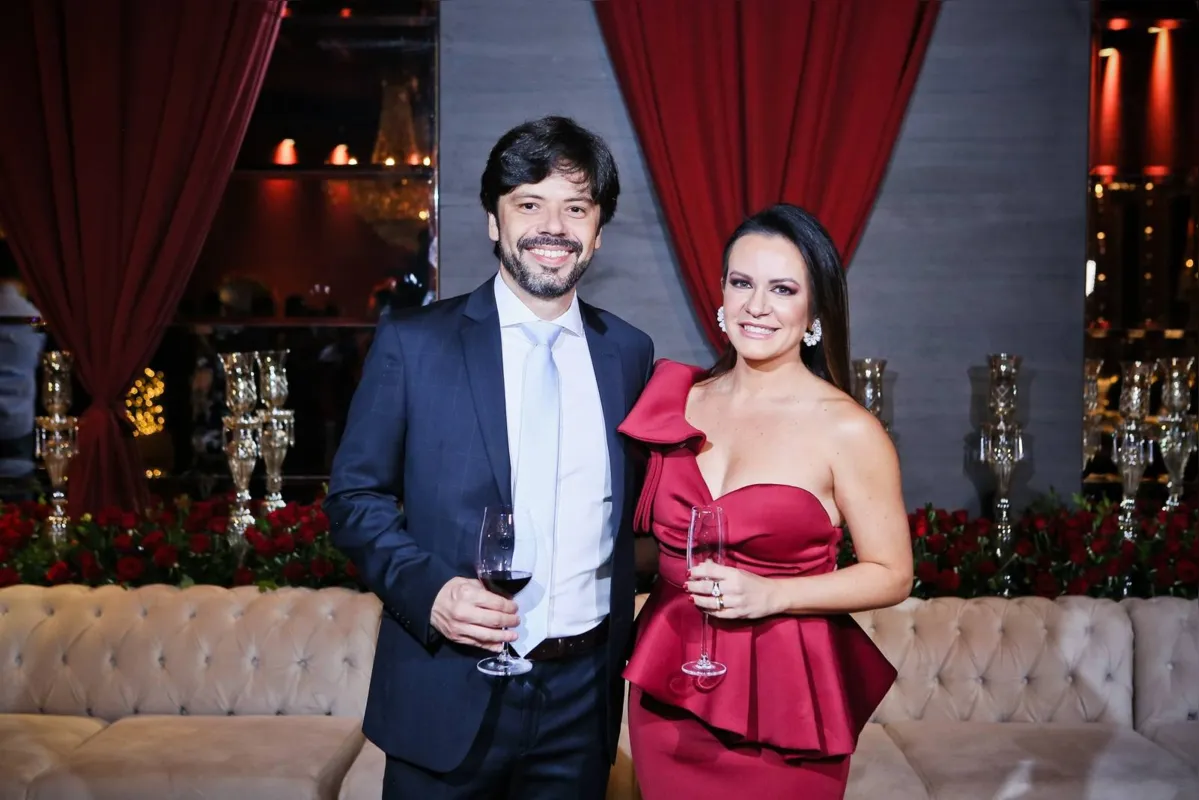 André Luiz Gonçalves Moreira e a esposa, Grasi Marquezini