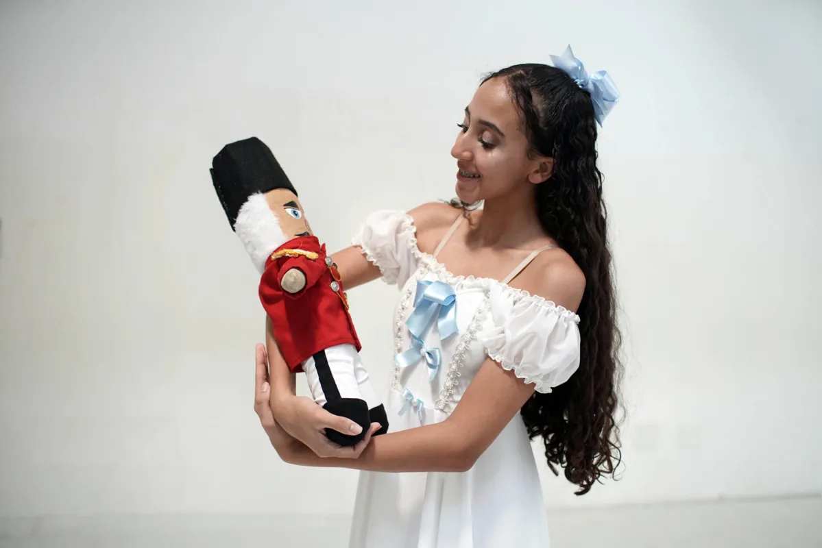 Ballet traz a história da menina Clara e do soldadinho Quebra-Nozes