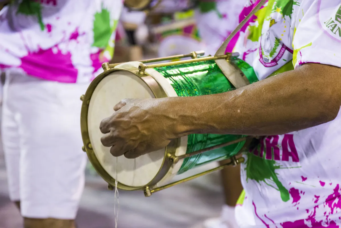 Integrantes da bateria da Mangueira fazem apresentações pelo país e , no ano que vem, estarão em Londrina para o Carnaval