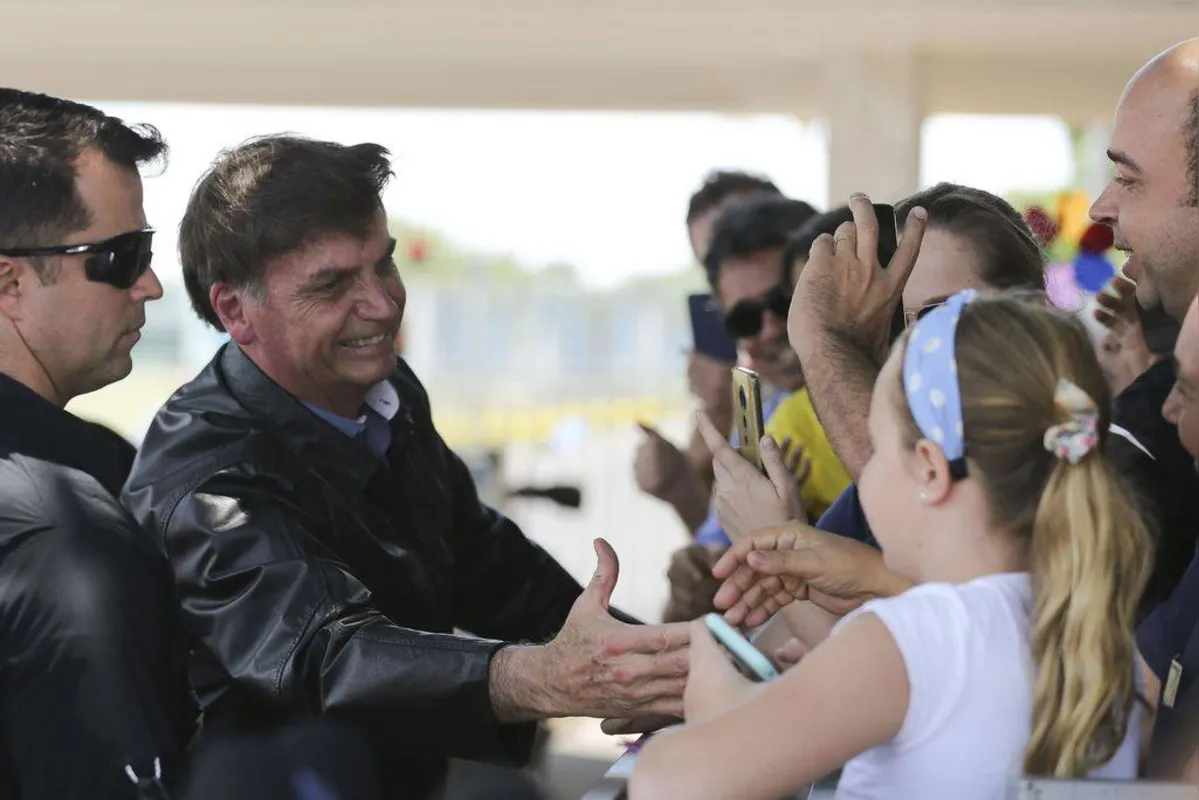 Imagem ilustrativa da imagem Bolsonaro compra moto para andar no entorno do Alvorada