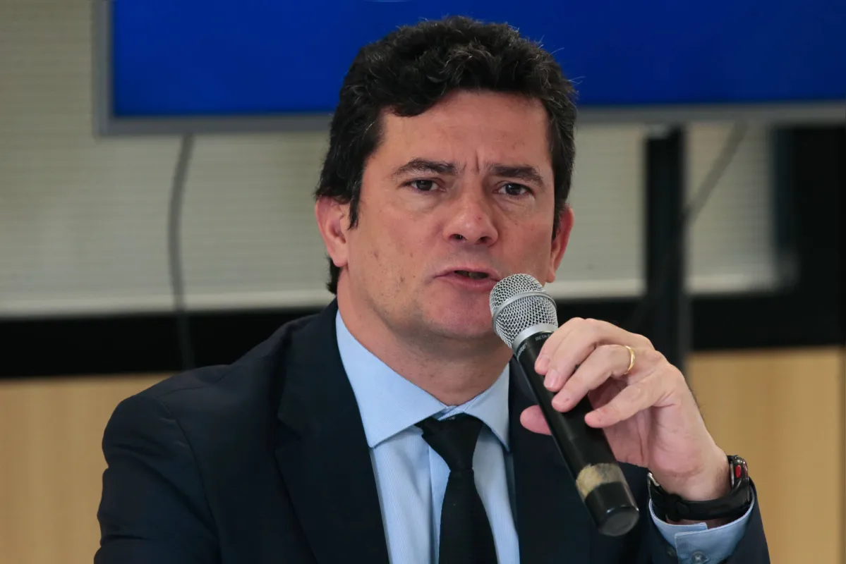 Imagem ilustrativa da imagem Bolsonaro ignora maioria dos pedidos de Moro e sanciona pacote anticrime; Entenda o que muda