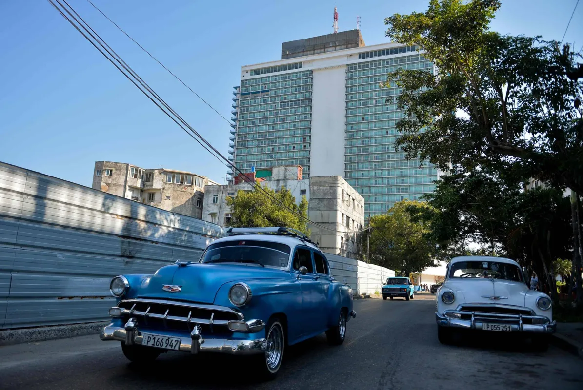 Imagem ilustrativa da imagem Brasil cede aos EUA, rompe tradição de 27 anos e não condena embargo a Cuba